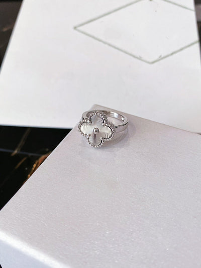 CLOVER RING | SILVER